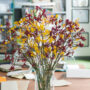 b Blumen zum Geburtstag oder ein freundlicher Umgangston: Es gibt viele Möglichkeiten für einen respektvollen Umgang im Unternehmen. Foto: Unsplash