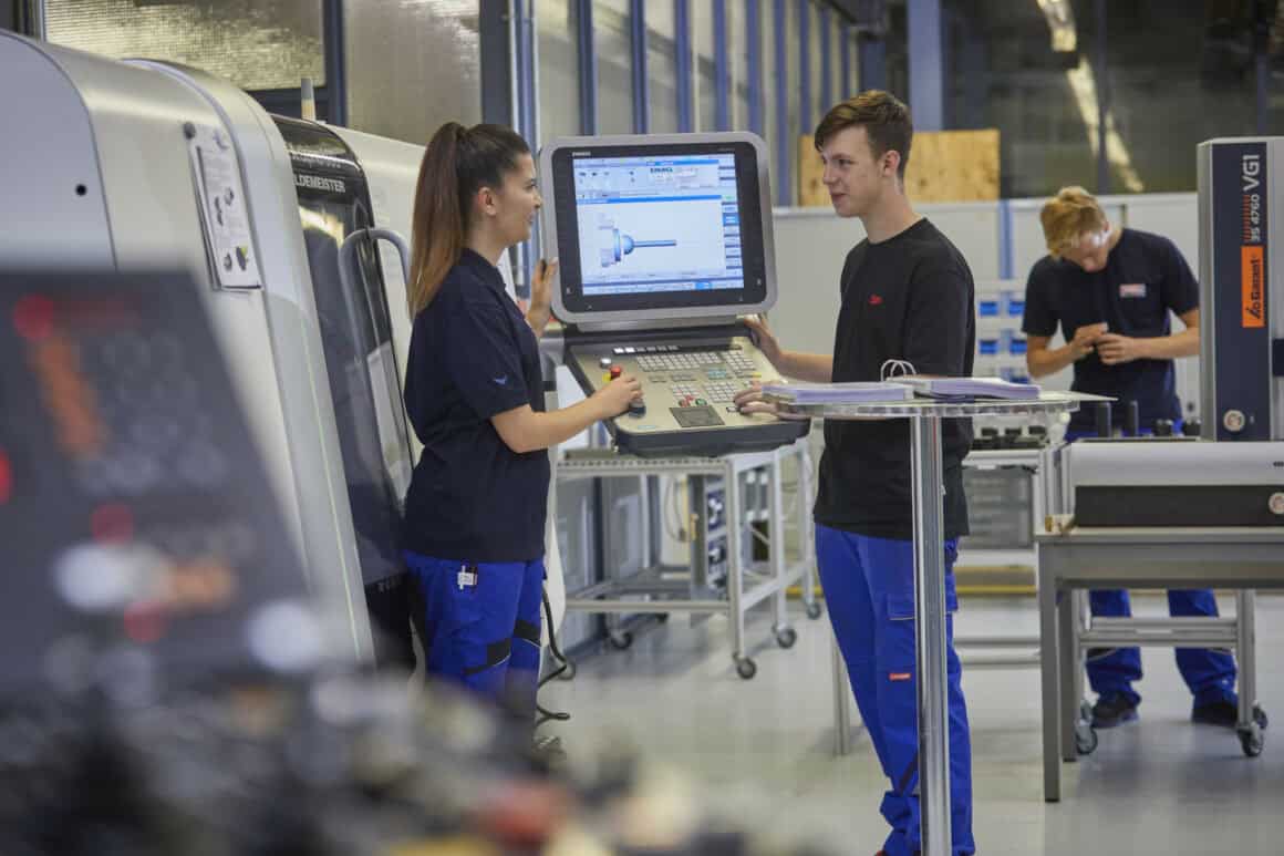 Sicherung des Fachkräfte-Nachwuchses: Die IHK Südlicher Oberrhein engagiert sich mit ihrer IHK-Akademie als Partner in der überbetrieblichen Ausbildung. Foto: Michael Bode/IHK SO