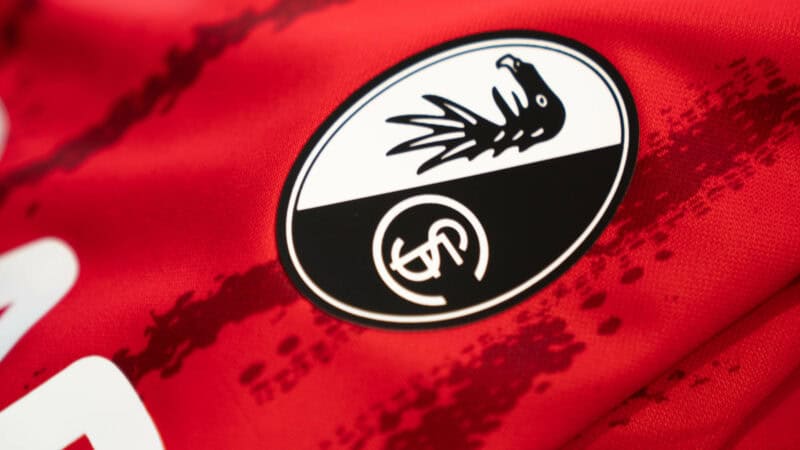 Das Heimtrikot des SC Freiburg in der Saison 24/25. Foto: Lorenz Hornek