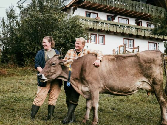 Matthias Hang und Evelyn John haben sich den Traum vom eigenen Hof mit Käserei erfüllt. Foto: Alex Dietrich