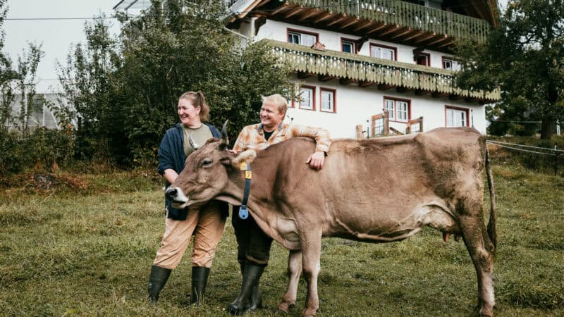 Matthias Hang und Evelyn John haben sich den Traum vom eigenen Hof mit Käserei erfüllt. Foto: Alex Dietrich