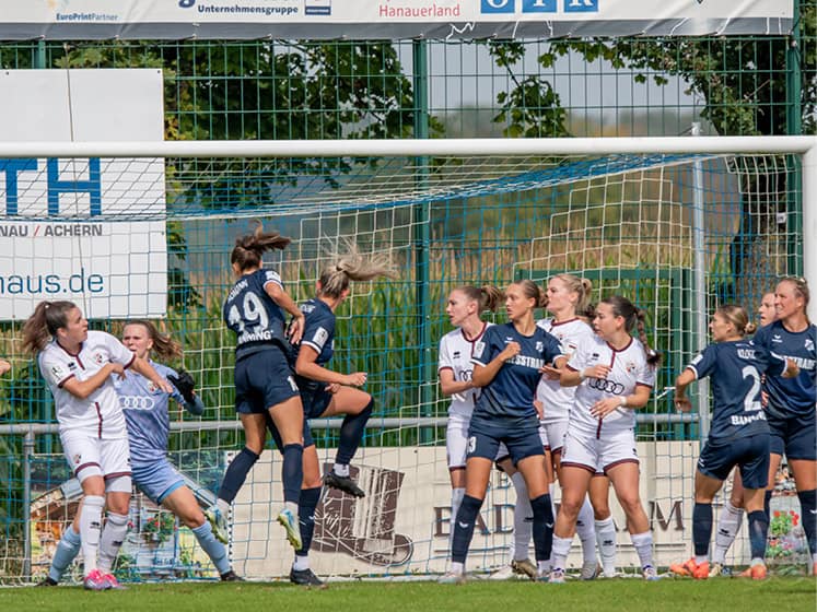 Szene aus dem Spiel SC Sand gegen Ingolstadt. Foto: Pieper